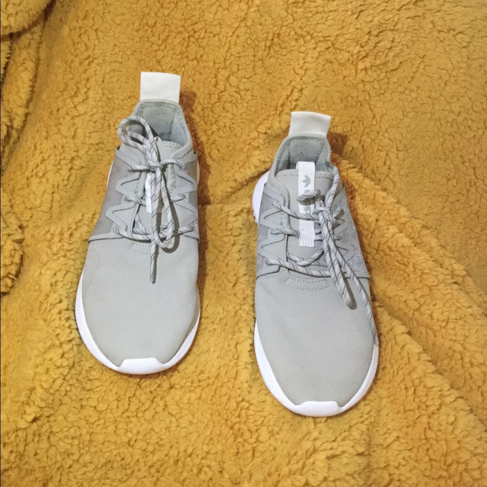 Light gray adidas - Picture 2 of 5